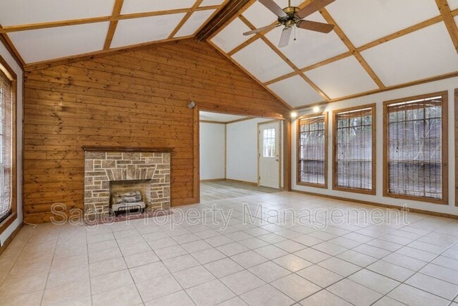 Building Photo - 3403 President Davis Dr