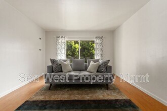 Building Photo - 820 Encinitas Blvd