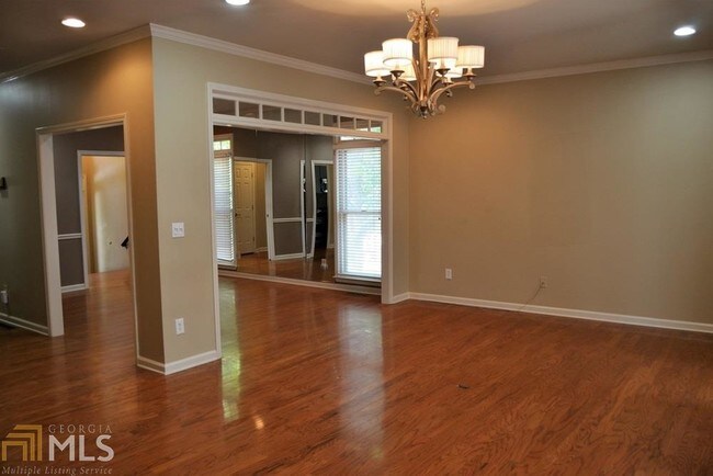 Building Photo - 2548 Oakwood Trce