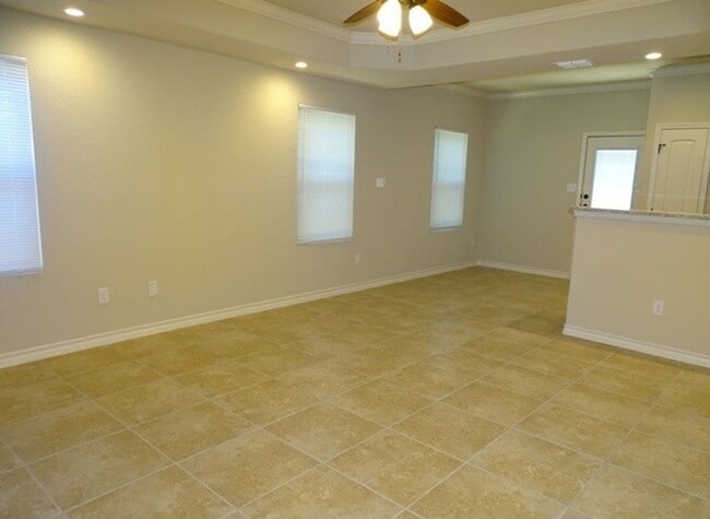 Building Photo - 6850 Lakeview Dr.