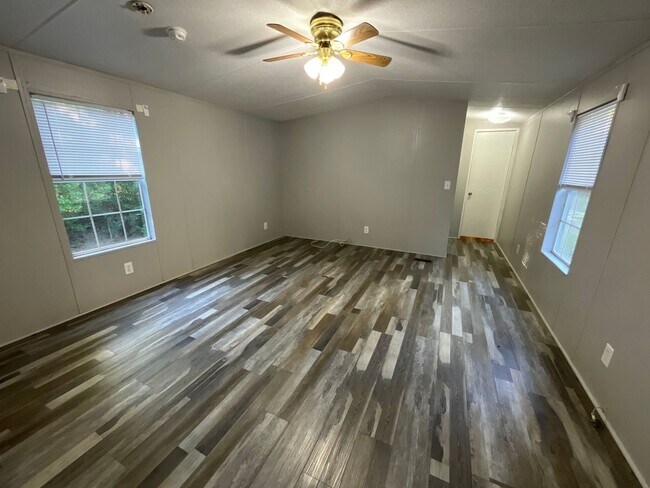 Foto del edificio - Singlewide in the country