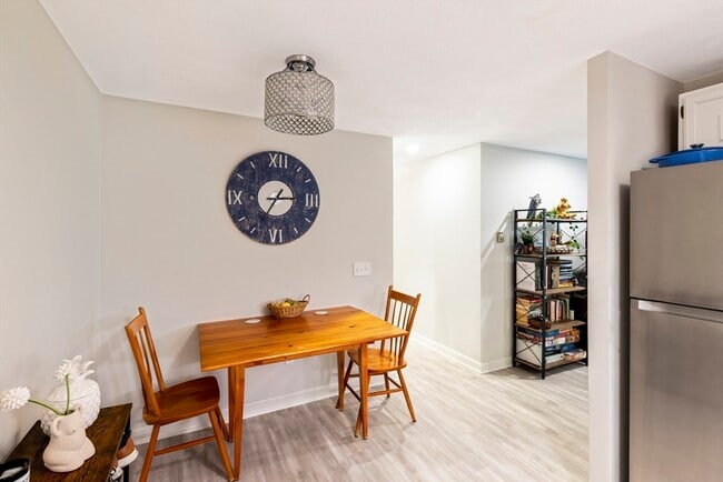 Building Photo - 205 Great Rd