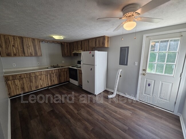 Building Photo - 212 Patricia Dr