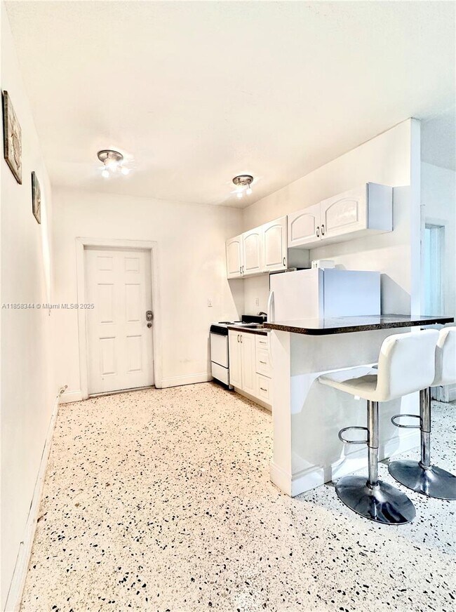 Foto del edificio - 815 83rd St