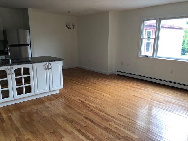 Kitchen/Dining Room - 35 Richards Rd