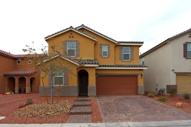 Building Photo - Immaculate 4 Bedroom Home