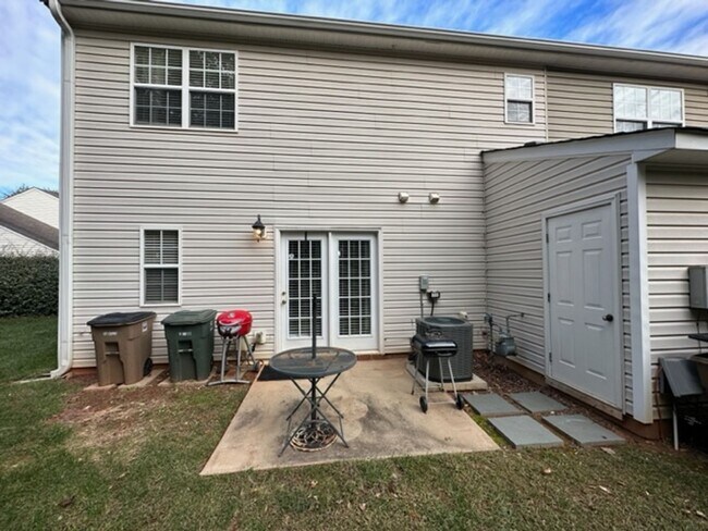 Building Photo - FULLY FURNISHED - UTILITIES INCLUDED