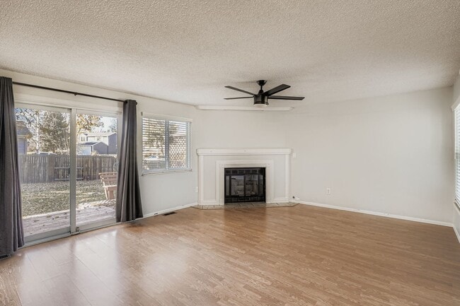 Foto del edificio - 8099 Miller Cir