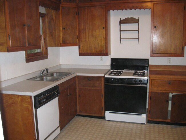 Foto del edificio - Spacious Madison 4-Bedroom Near Camp Randa...