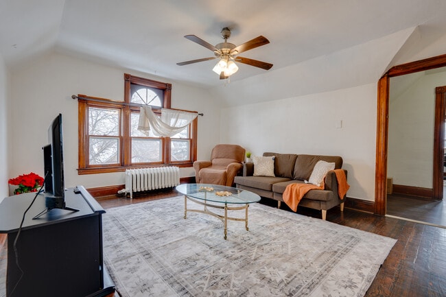 Building Photo - 1102 Sunset Ave