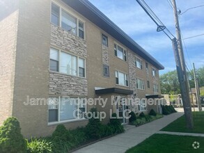 Building Photo - 6047 N Northwest Hwy