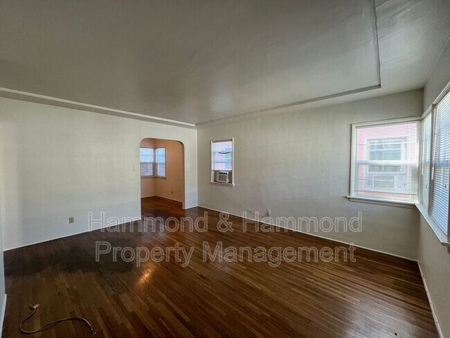 Foto del edificio - 12243 Magnolia Blvd