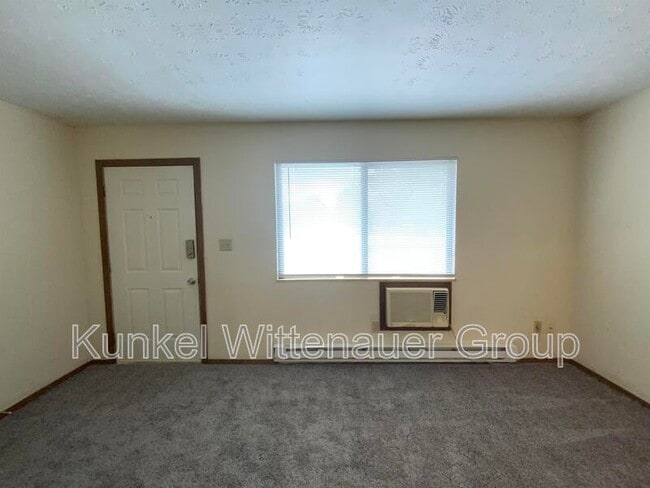 Building Photo - 2611 Sierra Dr