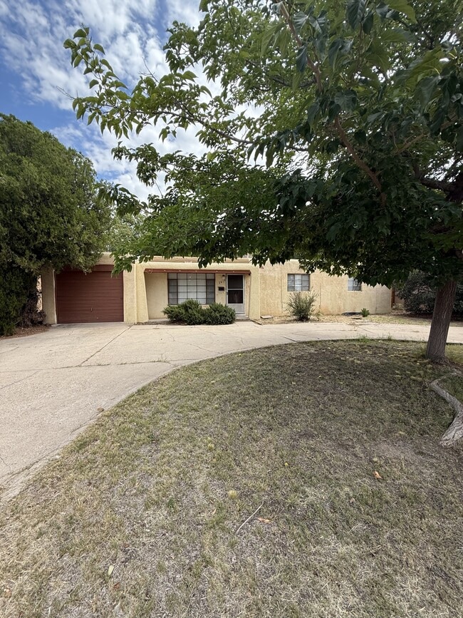 Building Photo - 1612 Hendola Dr NE