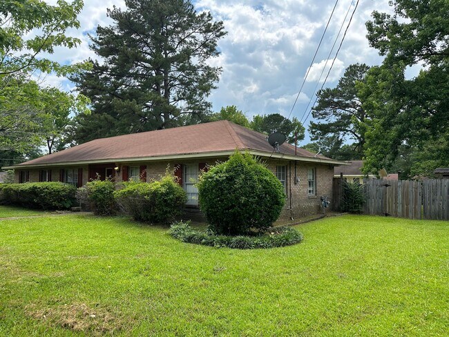 Photo - 5703 Medallion Dr House