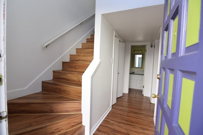 Building Photo - 1126 Hollow Creek Dr