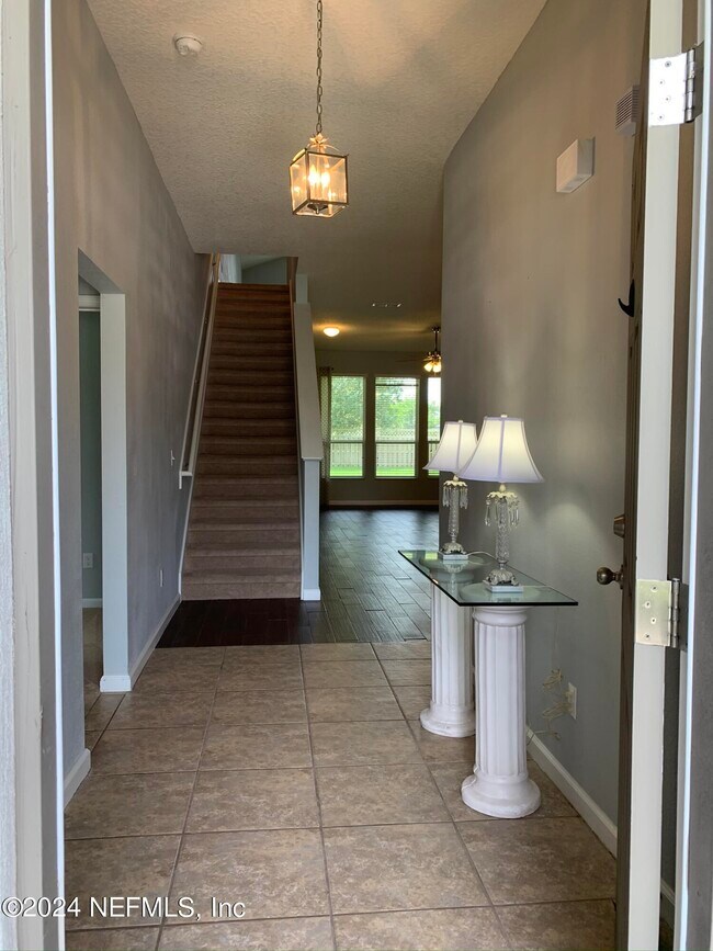 Foto del edificio - 819 Wards Creek Ln