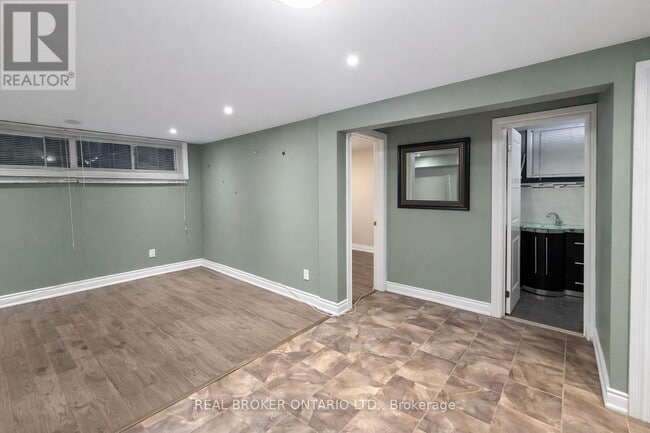 Building Photo - 926 Flagship Dr