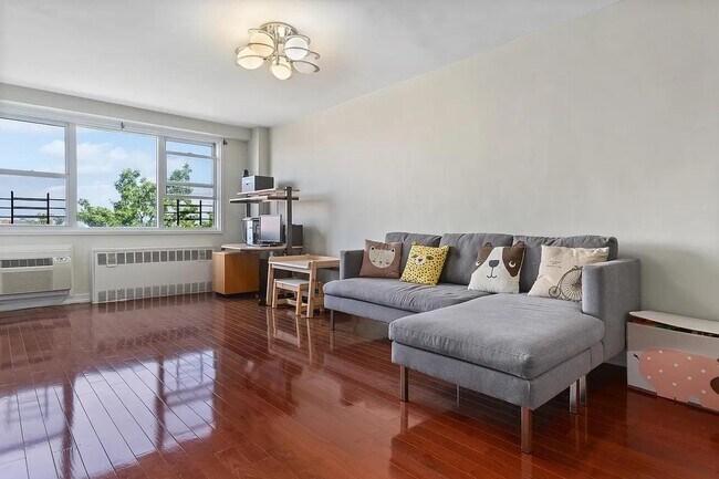 Foto del edificio - 110-50 71st Rd