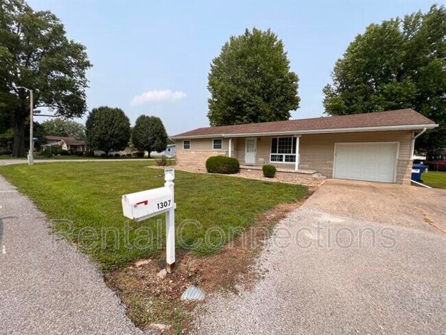 Building Photo - 1307 N McLaren St