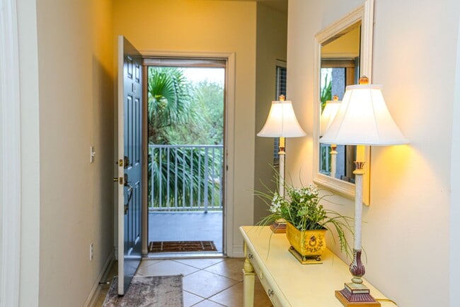 Building Photo - ** SEASONAL RENTAL ** BLUE HERON ** 2 BED/...