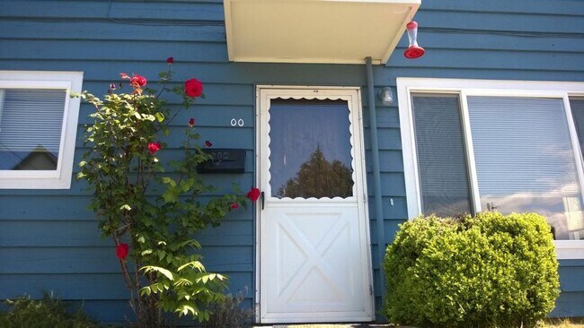 Building Photo - 4200 Latona Ave NE