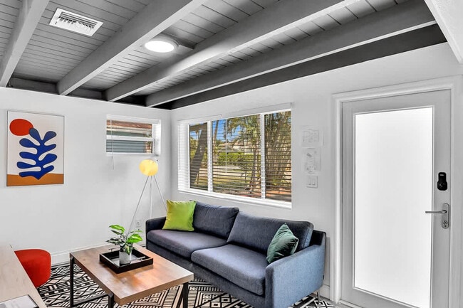 Foto del edificio - 1568 NE 35th St