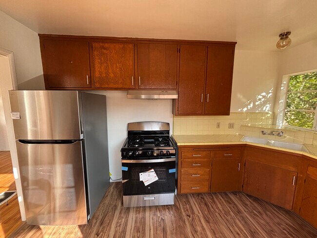 Foto del edificio - 4616 Kingswell Ave