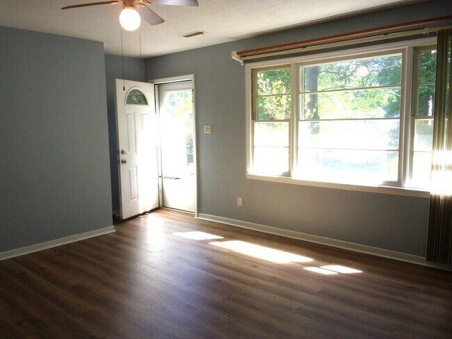 Foto del edificio - 5570 Old York Rd