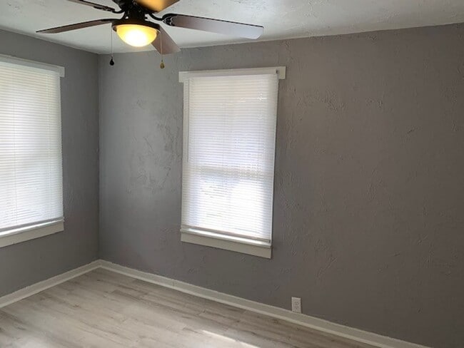 Building Photo - Newly Remodeled, 1 Bedroom 1 Bathroom Home...