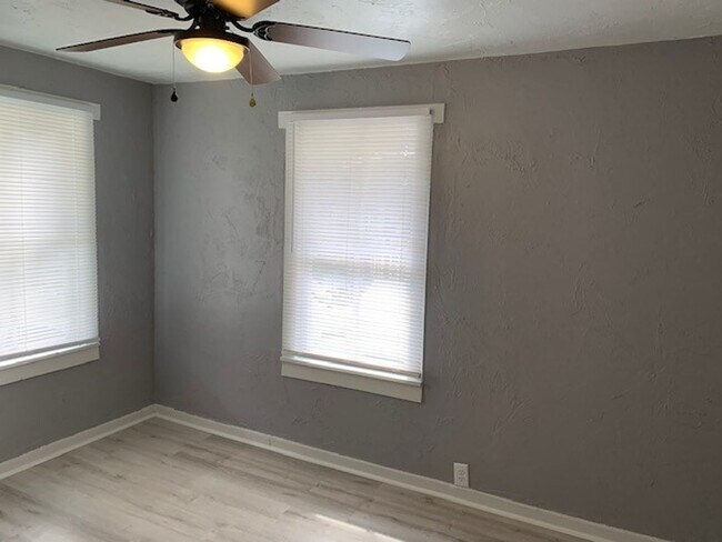 Foto del edificio - Newly Remodeled, 1 Bedroom 1 Bathroom Home...