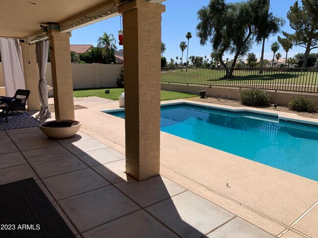 Building Photo - 6283 W Lone Cactus Dr