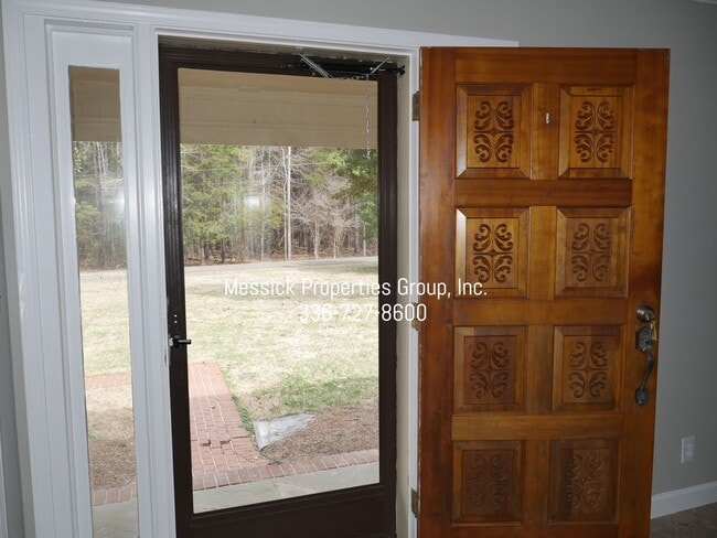 Building Photo - CLEMMONS - TANGLEWOOD!