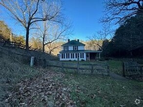 Building Photo - 240 Crooked Run Rd