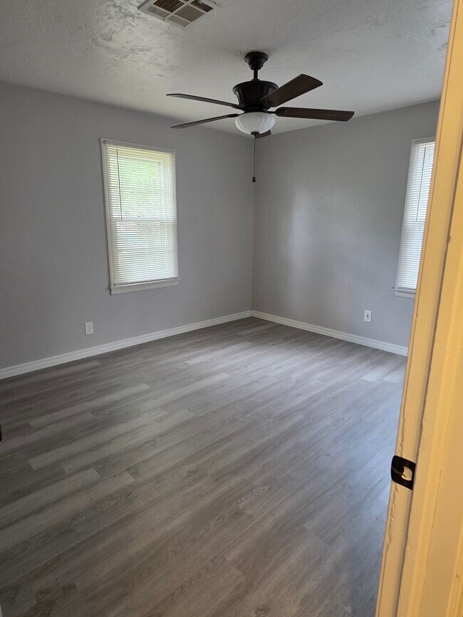 Foto del edificio - 1516 NW Hoover Ave