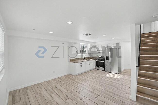 Building Photo - Unit