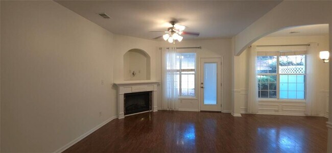 Foto del edificio - 561 Woodland Park Terrace