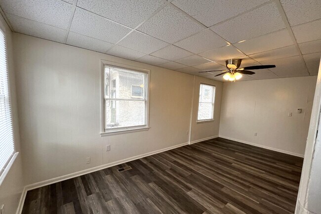 Building Photo - 452 W Philadelphia St