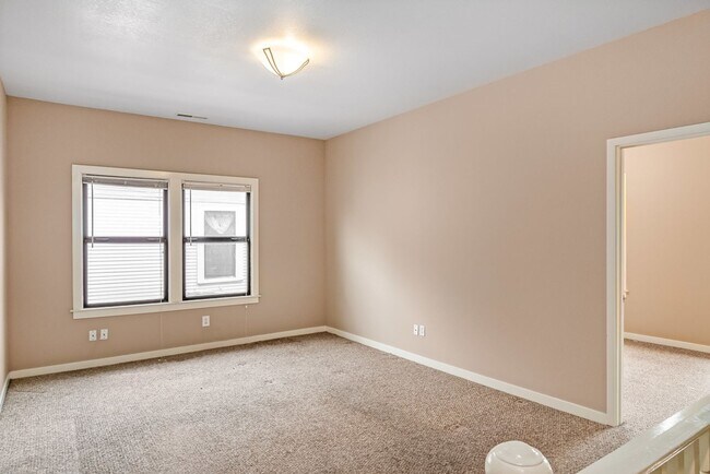 Foto del edificio - 1336 1/2 Park Ave - 3 bedroom | 1.5 bath |...