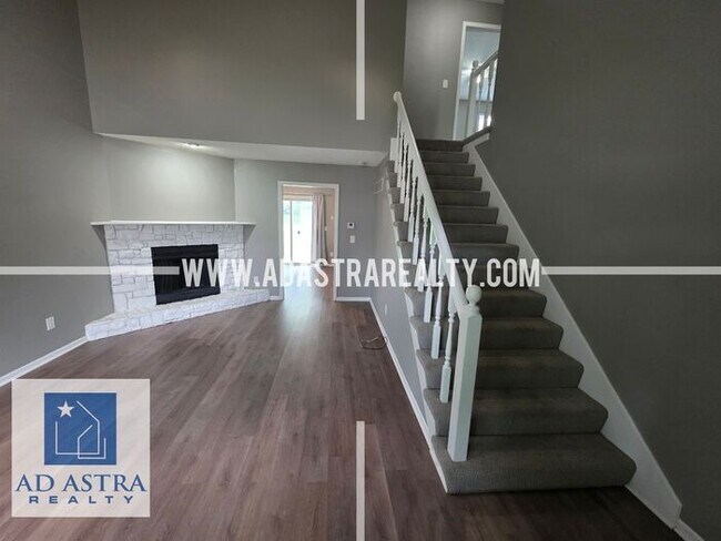 Foto del edificio - Very Nice 3 Bedroom 2 Bath Duplex in Overland Park-Available NOW!!