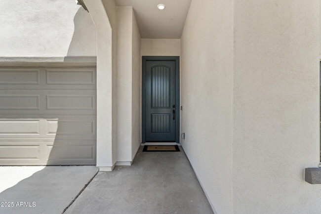 Foto del edificio - 2827 N 212th Dr