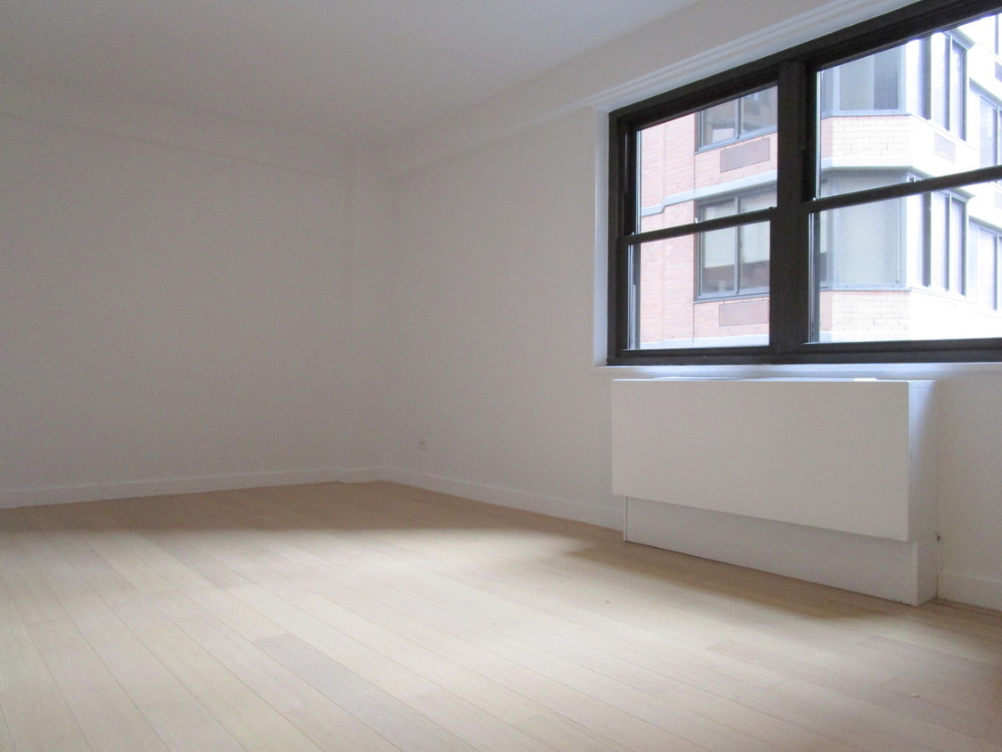 Foto principal - 222 E 30th St