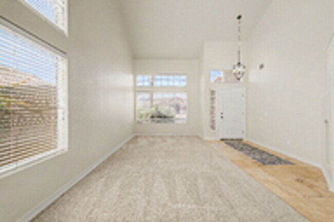 Foto del edificio - 7418 E Farmdale Ave