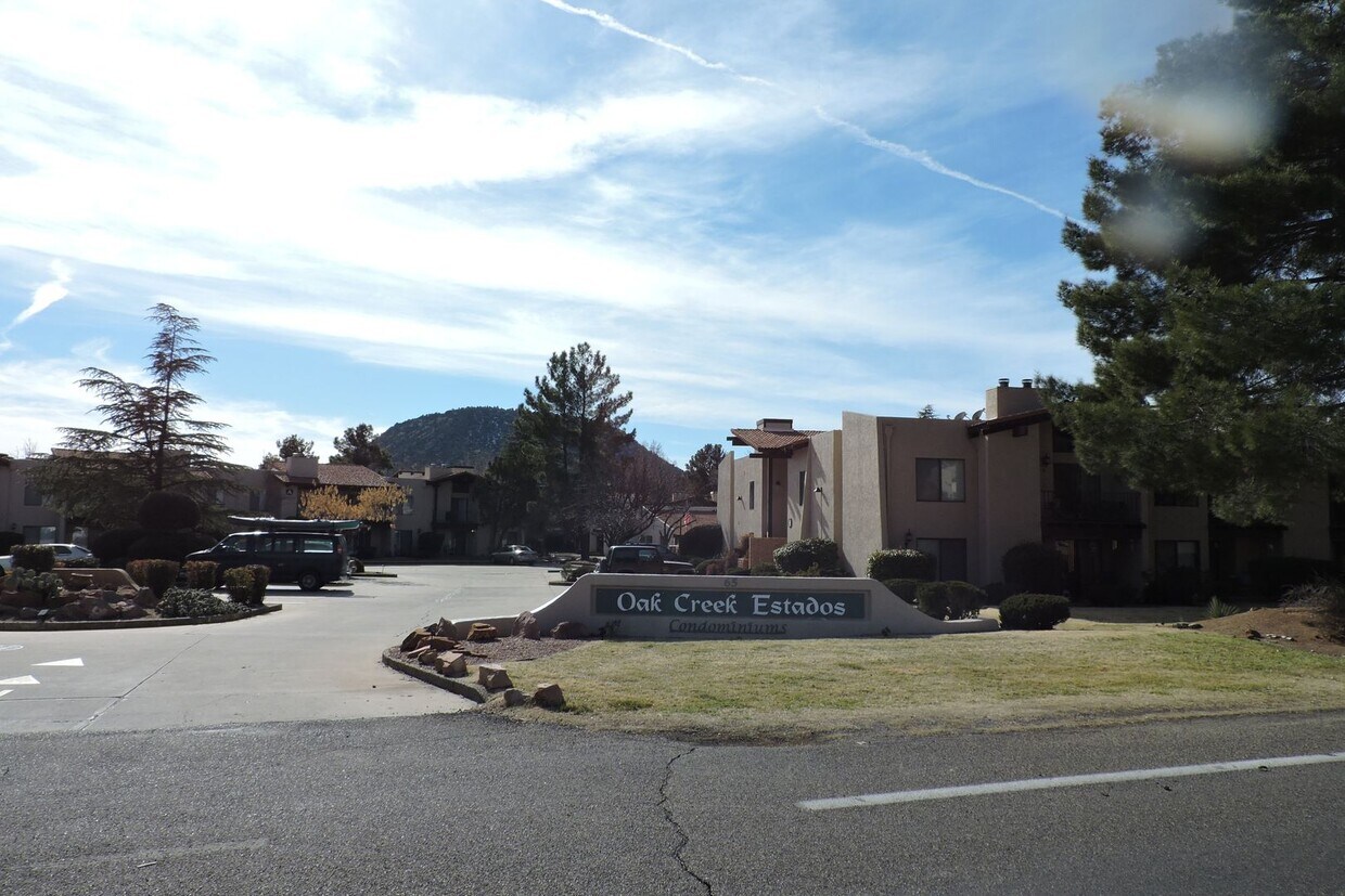 Foto principal - 3 bedroom condo in Village of Oak Creek