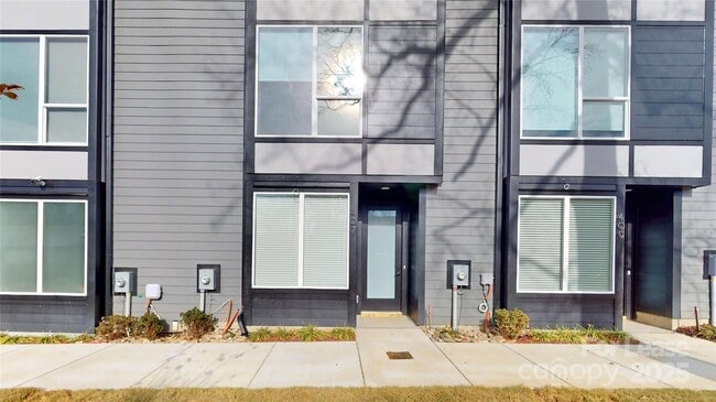 Building Photo - 407 Devender Ln