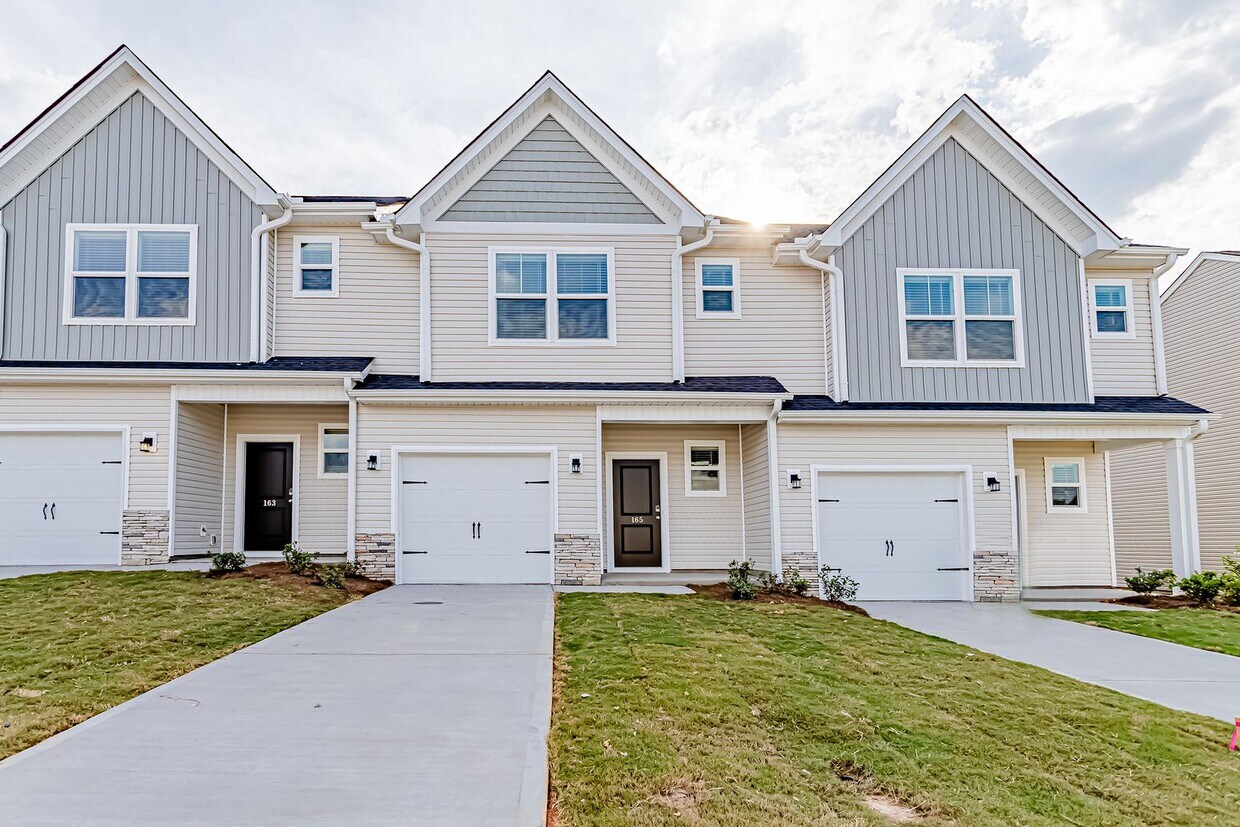 Primary Photo - Townhome in Peachtree Park in Duncan