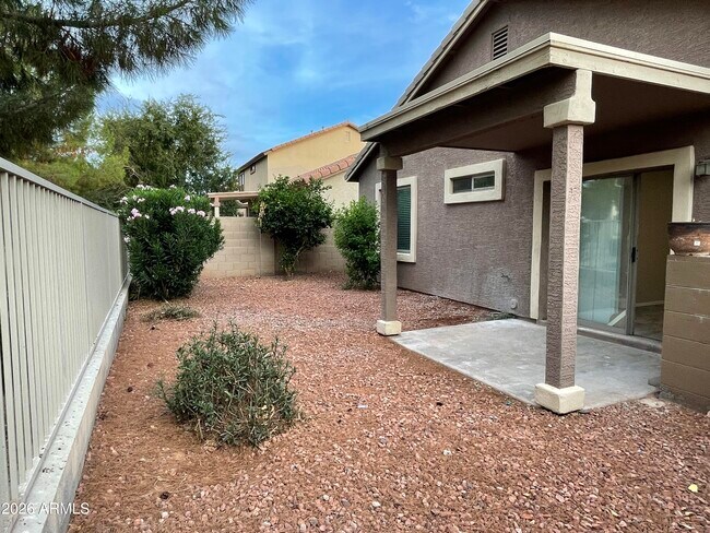 Foto del edificio - 1999 S Swan Dr