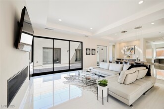 Building Photo - 19 Garden Rain Dr