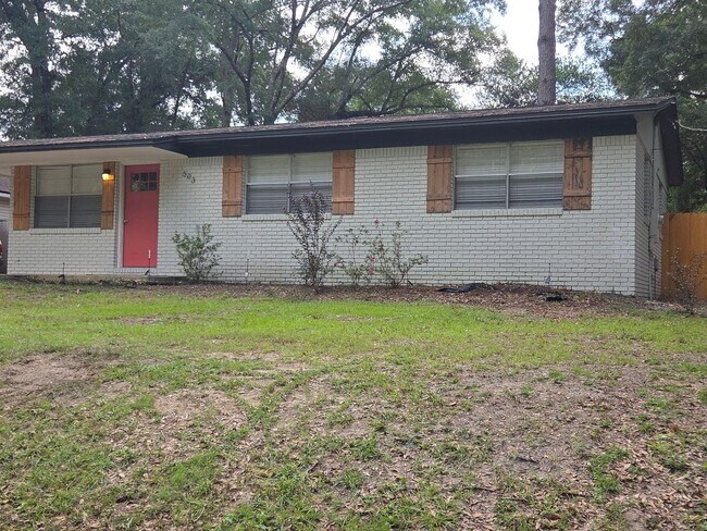 Building Photo - 503 Tall Pines St