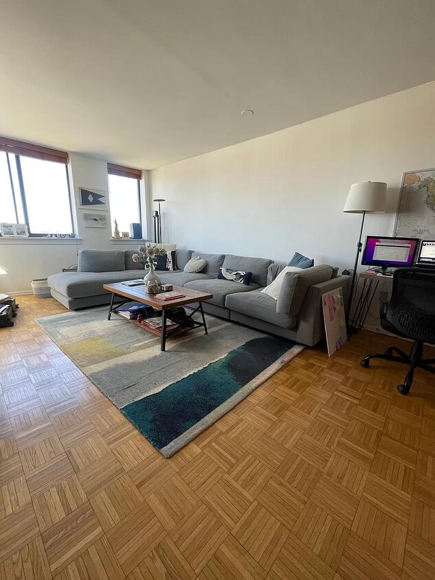 Foto principal - 300 Newark St
